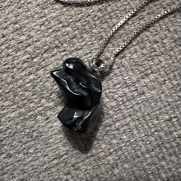 Tourmaline Dino Head on Sterling Chain - Picture 2 of 4